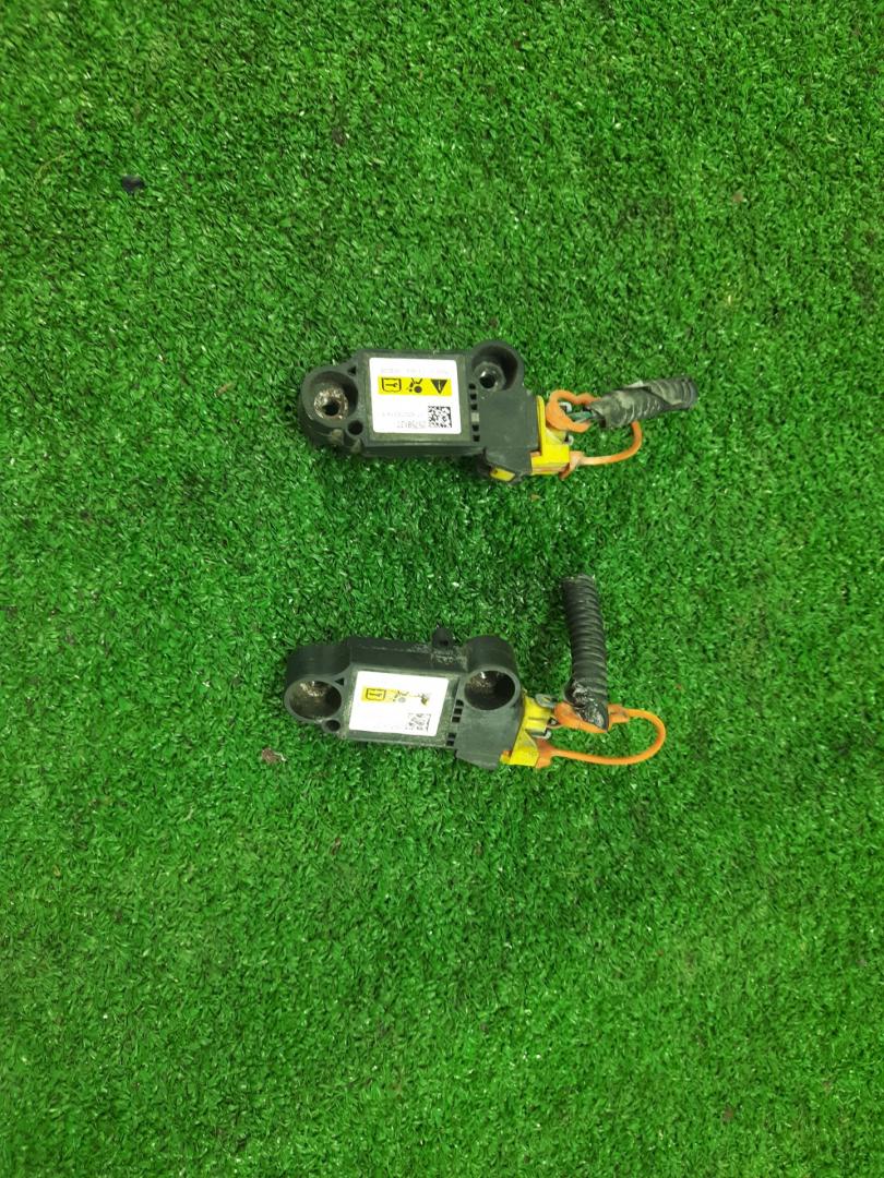 датчик удара Chevrolet Equinox 1 поколение 2008, 3.4 л., LNJ, бензин, АКПП, серебристый, внедорожник 5 дв., передний привод - фото №1