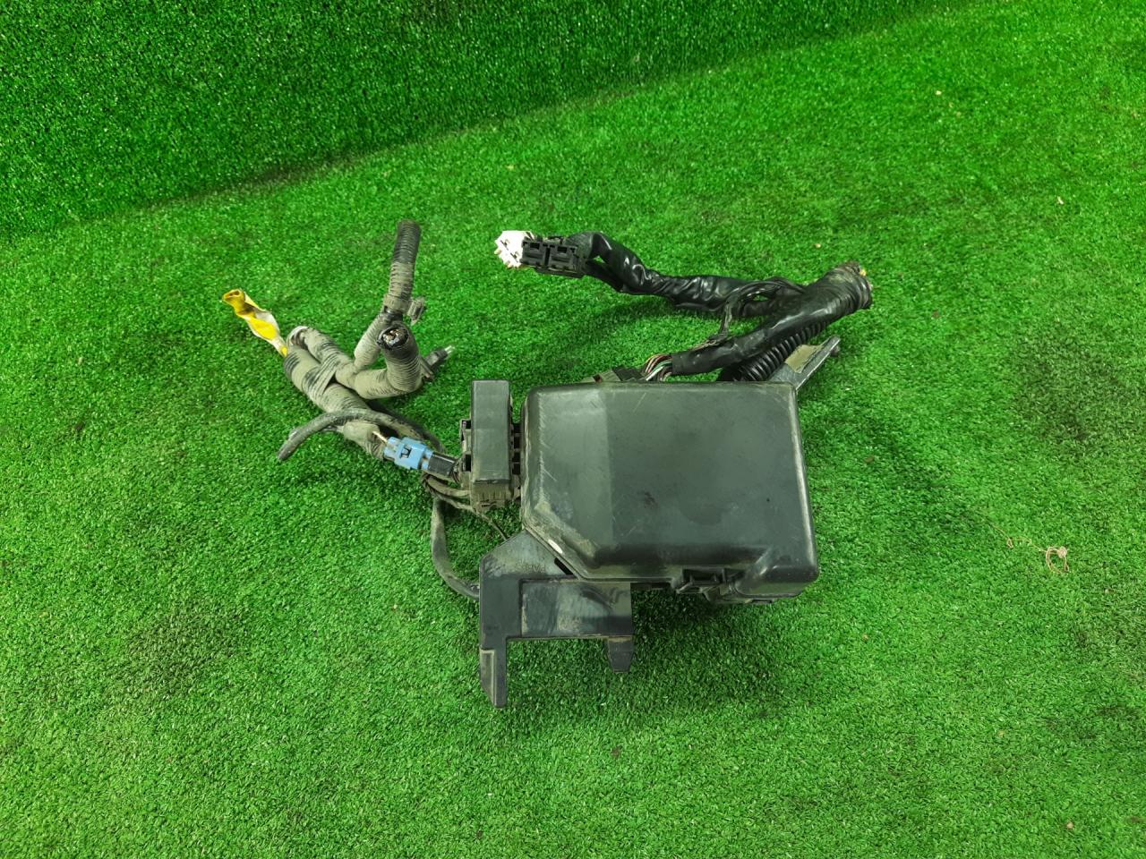 блок предохранителей Suzuki SX4 1 поколение 2006, 2.0 л., J20A, бензин, АКПП, золотистый, полный привод - фото №1