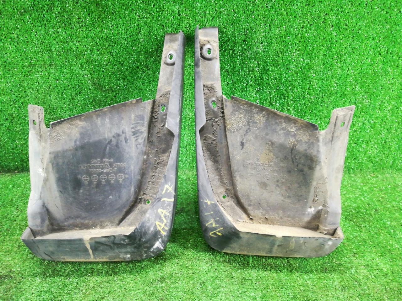 брызговик Honda CR-V 3 поколение 2008, 2.4 л., K24Z1, бензин, АКПП, черный, внедорожник 5 дв., полный привод, правый руль - фото №1