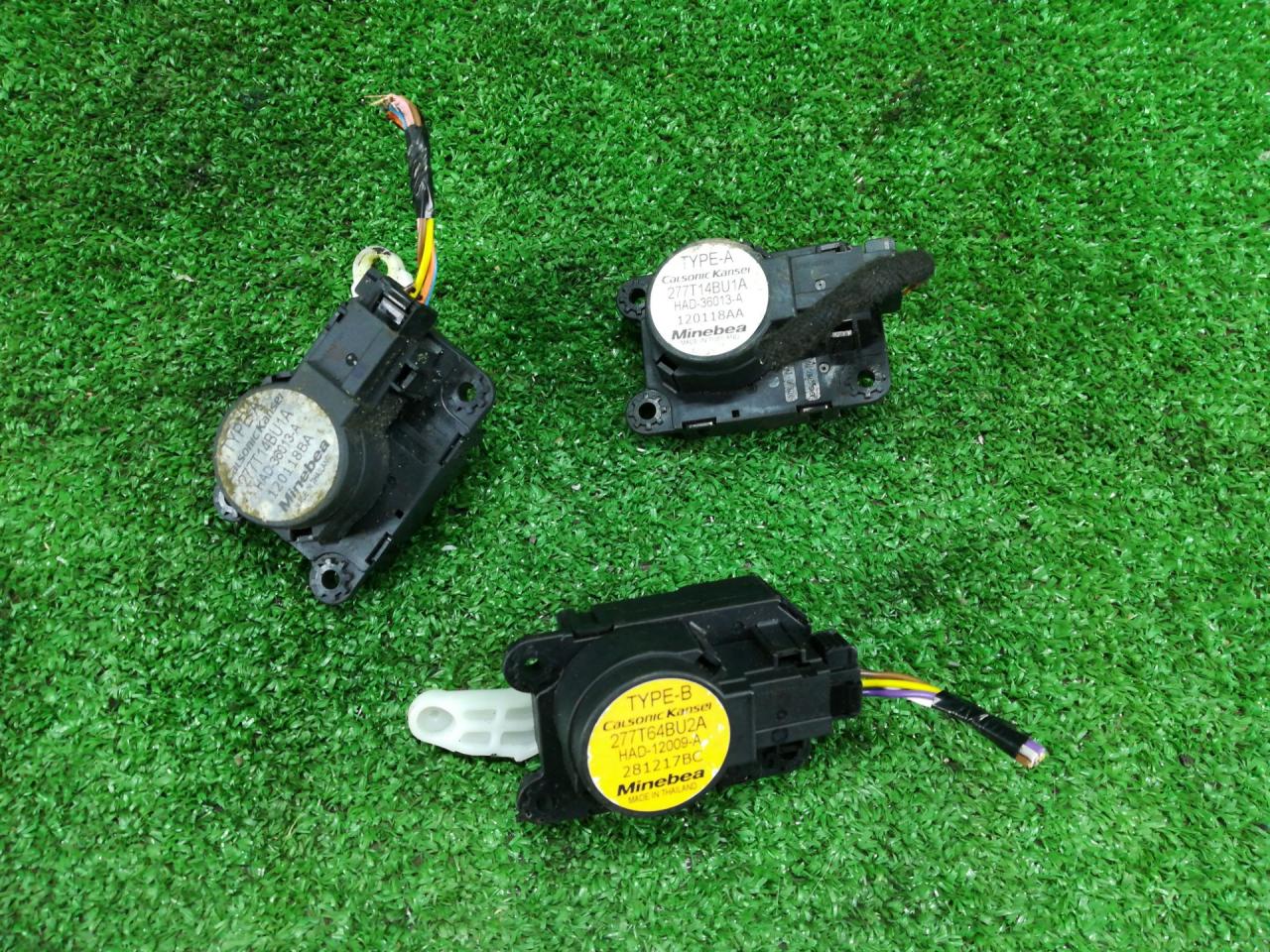 моторчик заслонки печки Honda CR-V 3 поколение 2008, 2.4 л., K24Z1, бензин, АКПП, черный, внедорожник 5 дв., полный привод, правый руль - фото №1