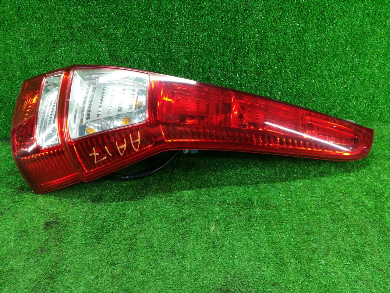 фонарь крышки багажника правый Honda CR-V 3 поколение 2008, 2.4 л., K24Z1, бензин, АКПП, черный, внедорожник 5 дв., полный привод, правый руль - фото №1