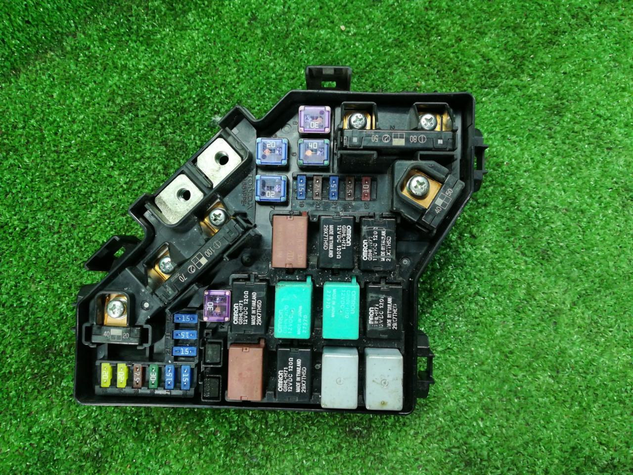 блок предохранителей Honda CR-V 3 поколение 2008, 2.4 л., K24Z1, бензин, АКПП, черный, внедорожник 5 дв., полный привод, правый руль - фото №1