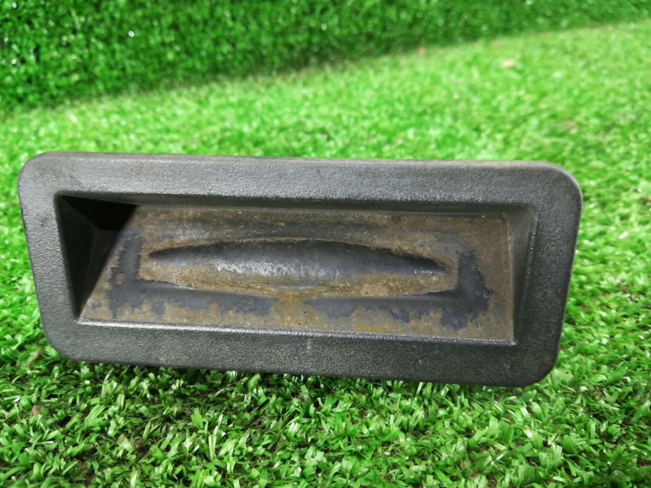 кнопка открытия багажника Ford Mondeo 4 поколение 2010, 2.3 л., SEBA, бензин, АКПП, серебристый, универсал, передний привод, правый руль, 201103 - фото №1