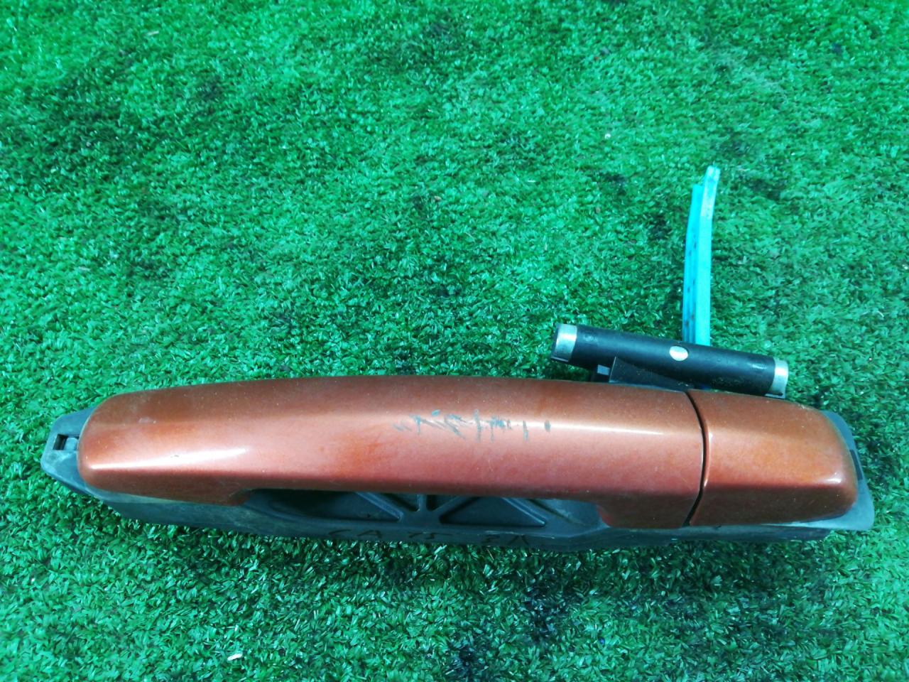 ручка наружная задняя левая Suzuki SX4 1 поколение 2006, 2.0 л., J20A, бензин, АКПП, золотистый, полный привод - фото №1