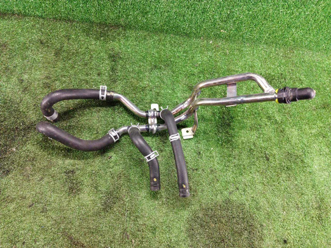 трубка охлаждающей жидкости Ford Fiesta 6 поколение 2012, 1.6 л., бензин, хетчбэк 5 дв., передний привод - фото №1