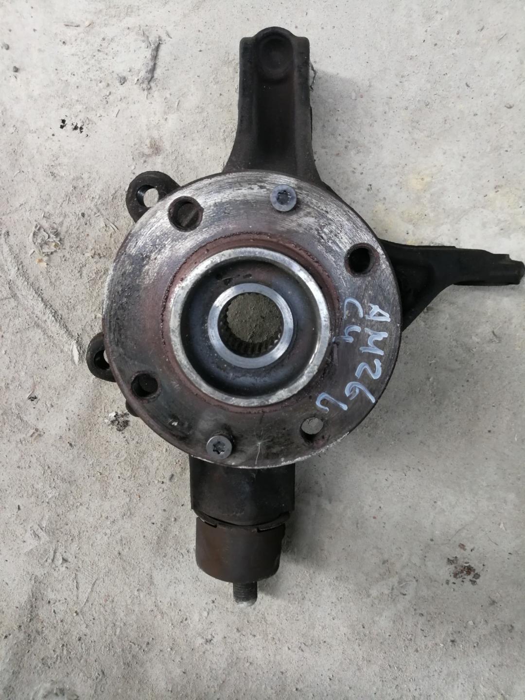 кулак поворотный левый Citroen C4 Grand Picasso 1 поколение 2008, 2.0 л., RFJ (EW10A), бензин, АКПП, минивэн - фото №1