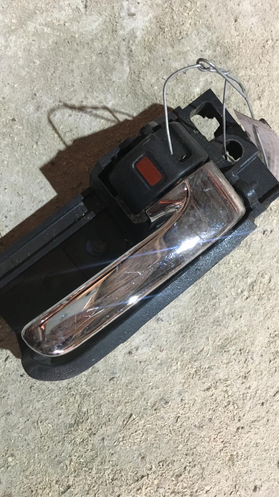 ручка внутренняя задняя правая Toyota Avensis 2 поколение (T250) 2005, 2.0 л., 1AZ-FSE, бензин, АКПП, хетчбэк 5 дв. - фото №1