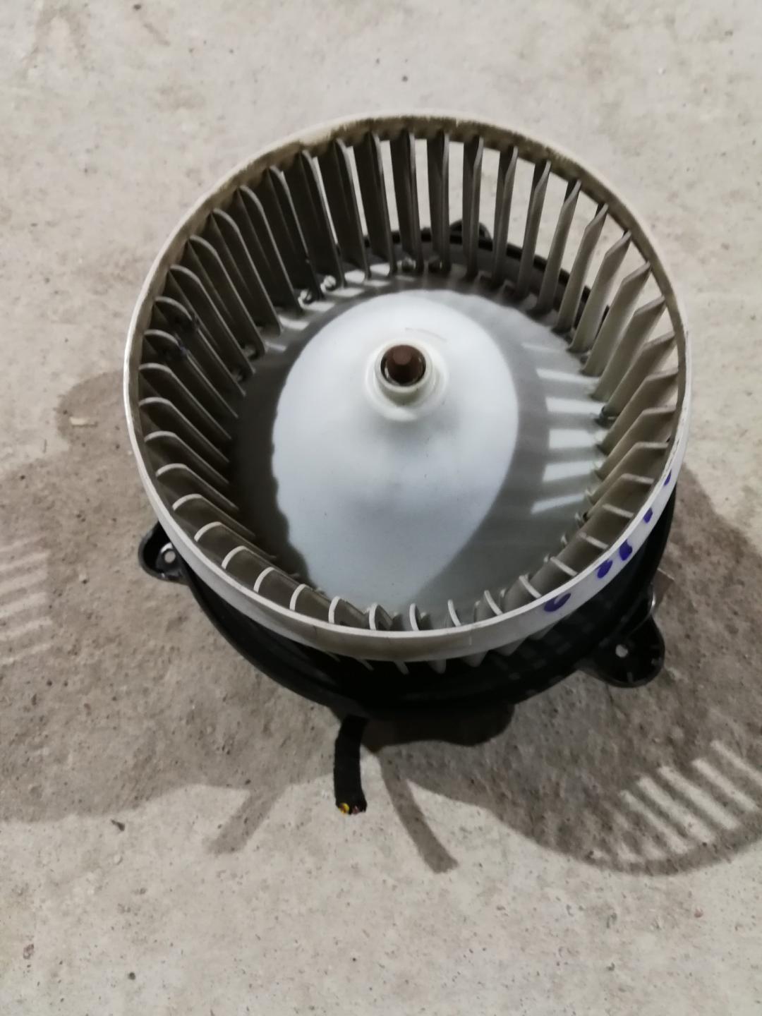 моторчик печки Ford EcoSport 2 поколение B515 2014, 1.5 л., бензин, АКПП, внедорожник 5 дв., правый руль - фото №1