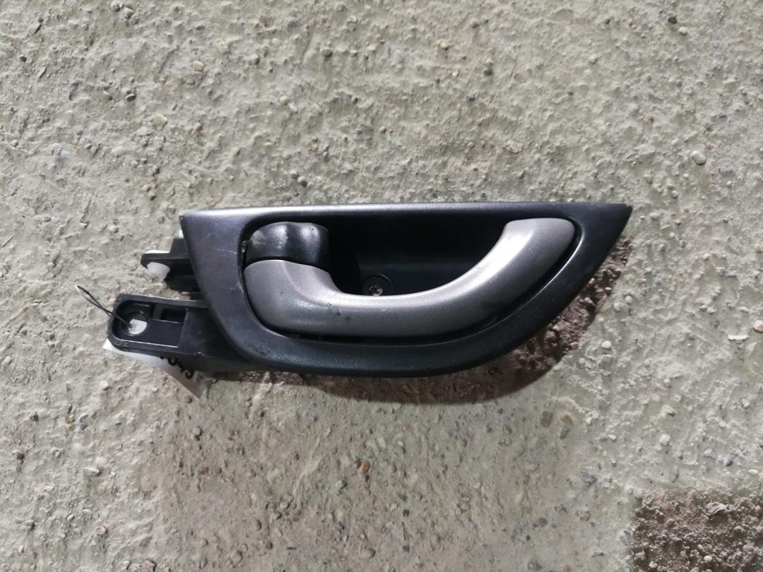 ручка внутренняя передняя левая Honda Jazz 2 поколение 2008, 1.5 л., бензин, АКПП, хетчбэк 5 дв. - фото №1