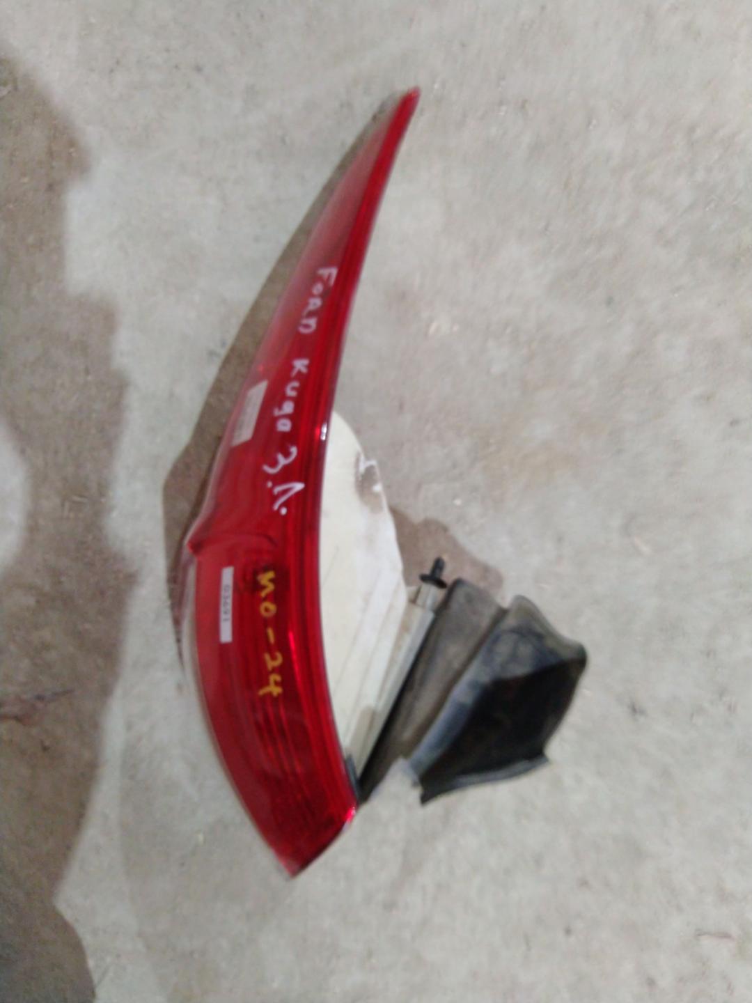 фонарь задний левый Ford Escape 3 поколение C520 2015, 1.5 л., бензин, АКПП, белый, внедорожник 5 дв., правый руль - фото №1