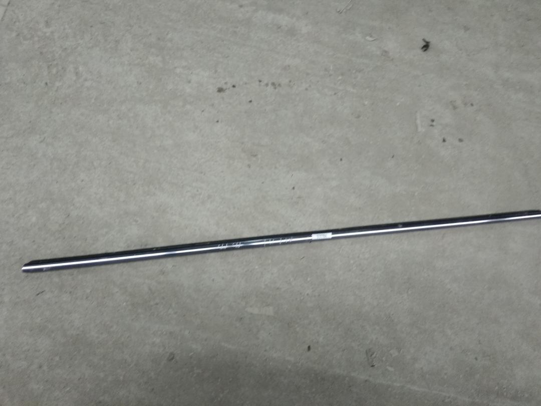 Молдинг стекла двери наружный Mini Cooper S 1 поколение 2002, 1.6 л., W10 B16 A, бензин, АКПП, хетчбэк 5 дв. - фото №1