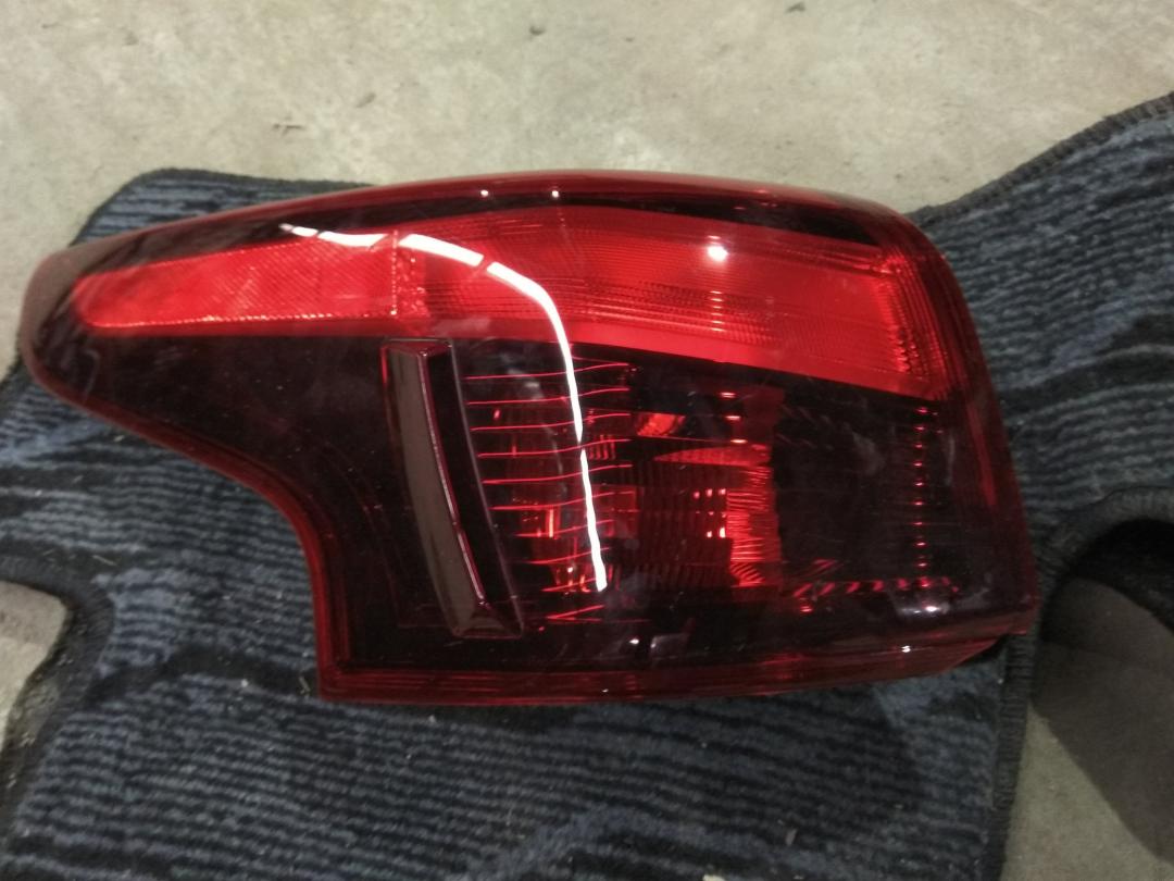 фонарь задний левый Nissan Qashqai 2 поколение 2016, 2.0 л., MR20DD, бензин, АКПП, внедорожник 5 дв., полный привод - фото №1