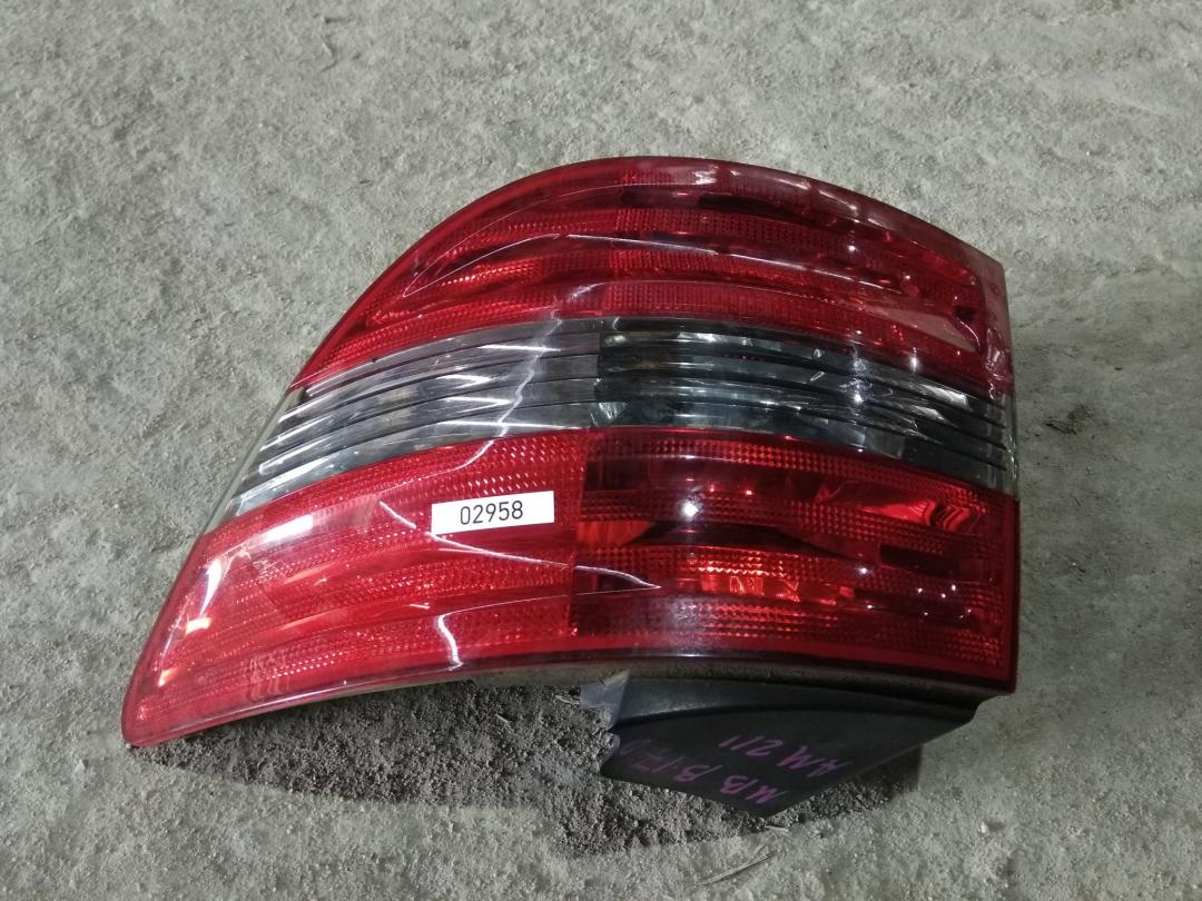 фонарь задний правый Mercedes-Benz B-Класс W245 2006, 1.7 л., бензин, АКПП, черный, хетчбэк 5 дв., правый руль - фото №1