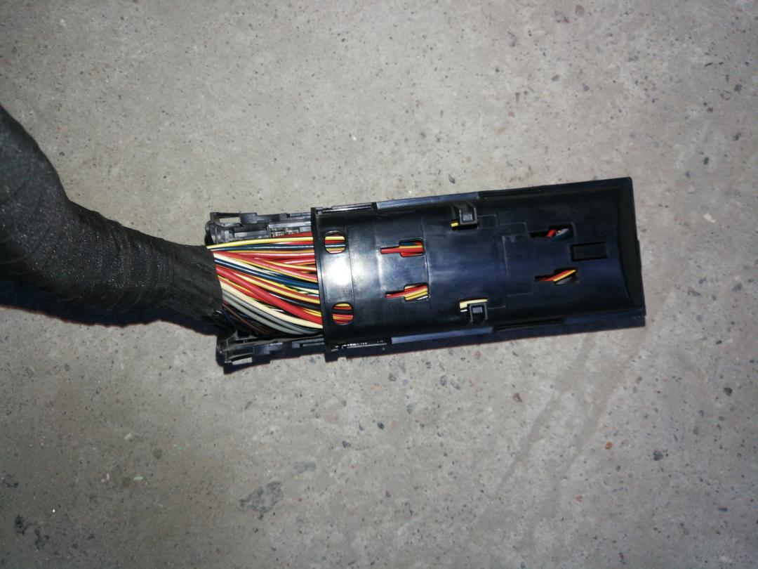 блок предохранителей Volkswagen Polo 5 поколение 2010, 1.2 л., CBZB, бензин, АКПП, красный, хетчбэк 5 дв., правый руль - фото №1