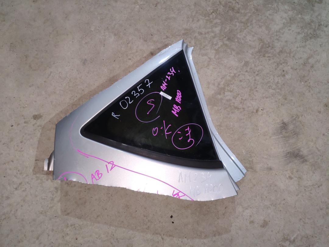 стекло кузовное боковое правое Mercedes-Benz A-Класс W169 2005, 2.0 л., бензин, АКПП, серебристый, хетчбэк 5 дв. - фото №1