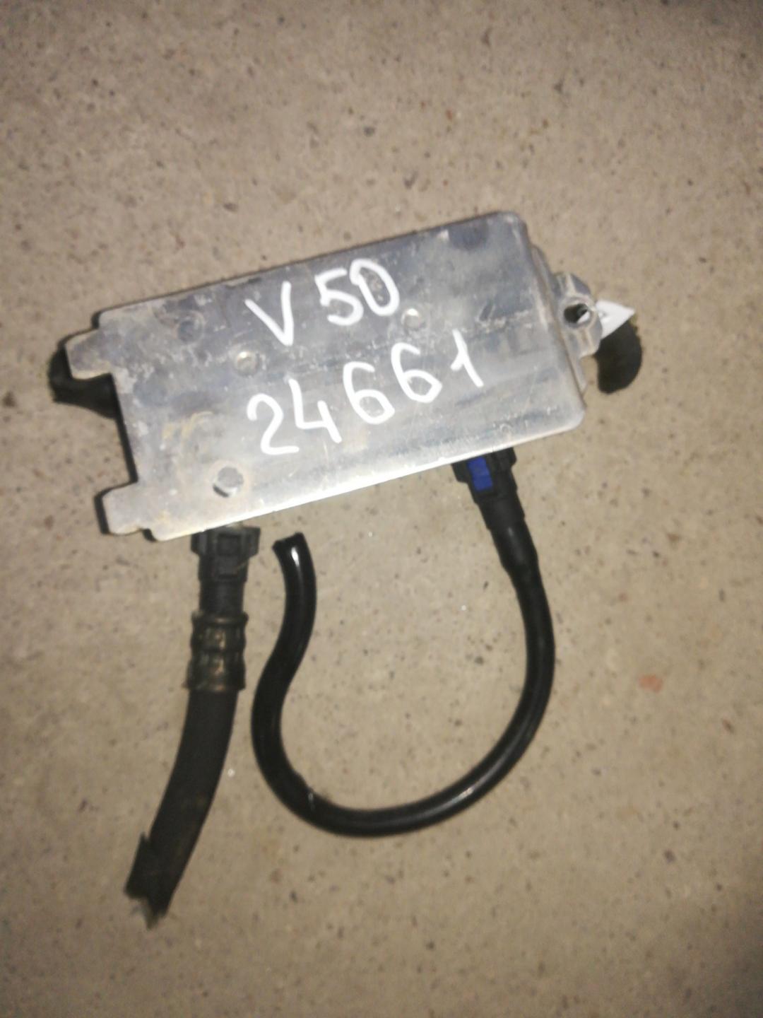 теплообменник масляного фильтра Volvo V50 1 поколение 2007, 2.4 л., бензин, АКПП, белый, универсал, правый руль, 3M51-7A095-DF - фото №1