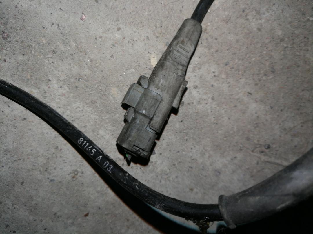 датчик ABS Peugeot 307 1 поколение 2004, 2.0 л., бензин, АКПП, черный, хетчбэк 5 дв., правый руль - фото №1