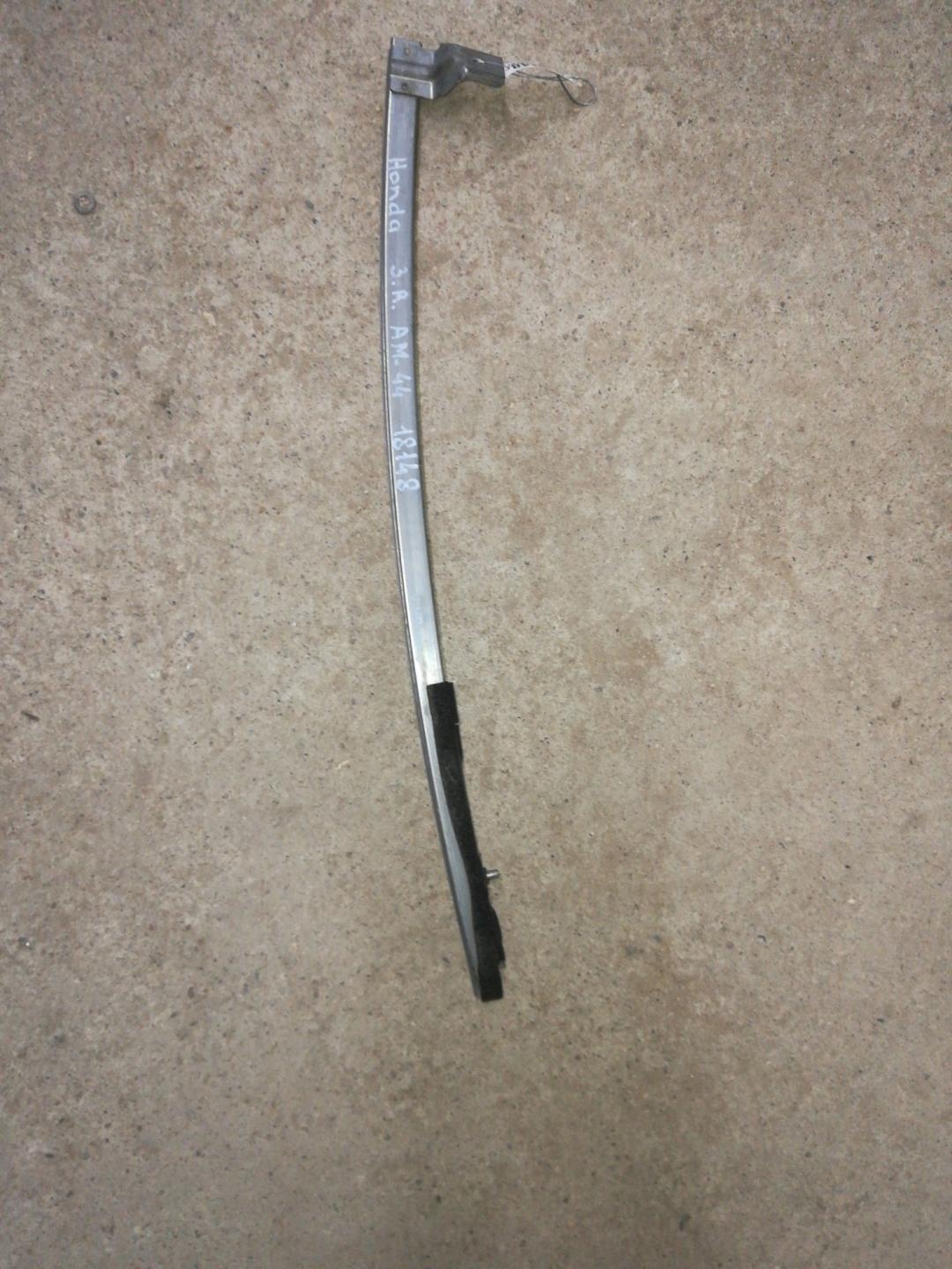 направляющая стекла Honda Jazz 2 поколение 2008, 1.5 л., бензин, хетчбэк 5 дв. - фото №1