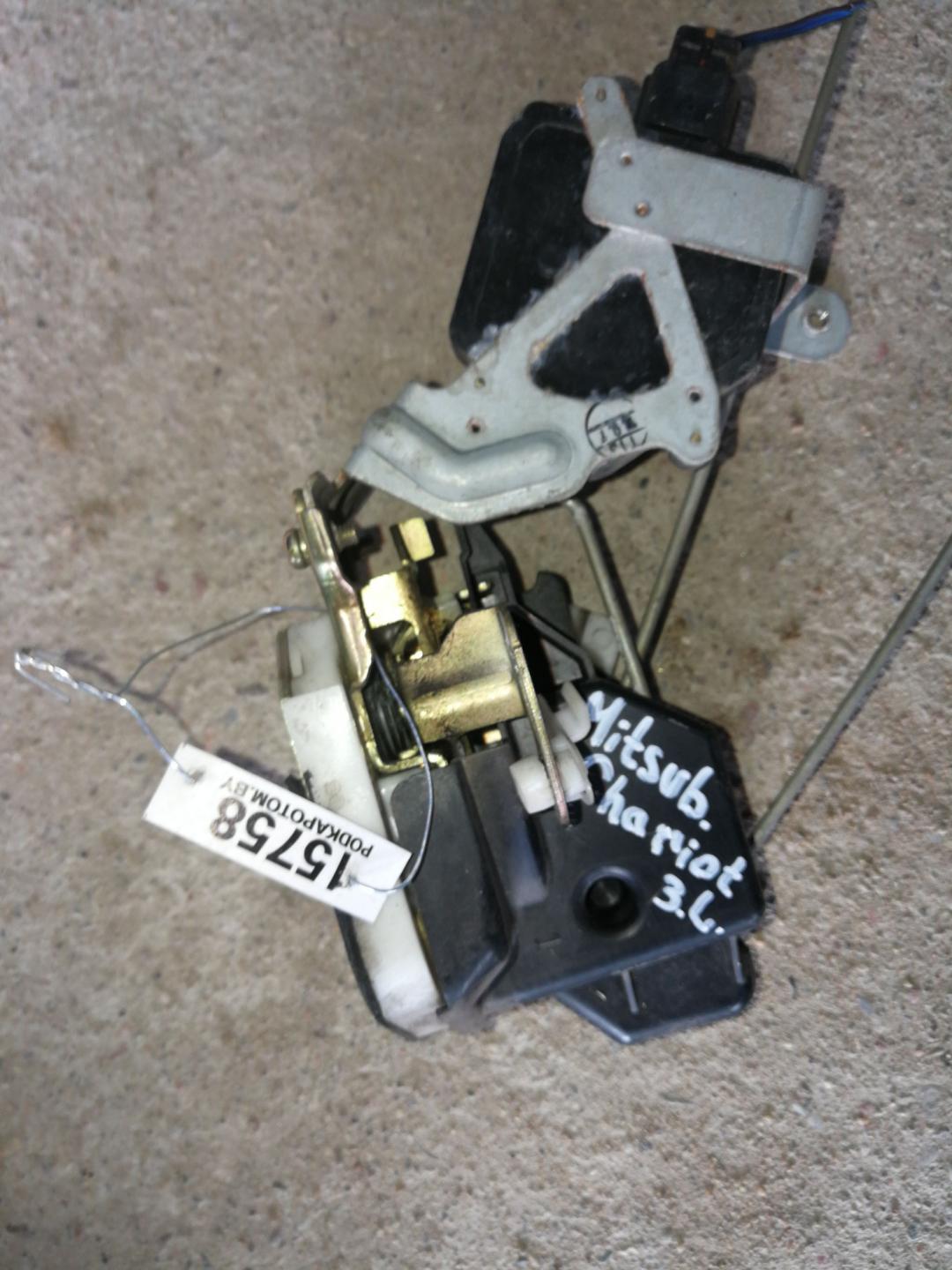 замок двери задней левой Mitsubishi Space Wagon 3 поколение (Typ N50) 1998, 2.4 л., 4G64 (GDI), бензин, минивэн - фото №1