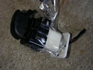 кнопка стеклоподъемника двери Mitsubishi Space Wagon 3 поколение (Typ N50) 1999, 2.4 л., 4G64 (GDI), бензин, минивэн