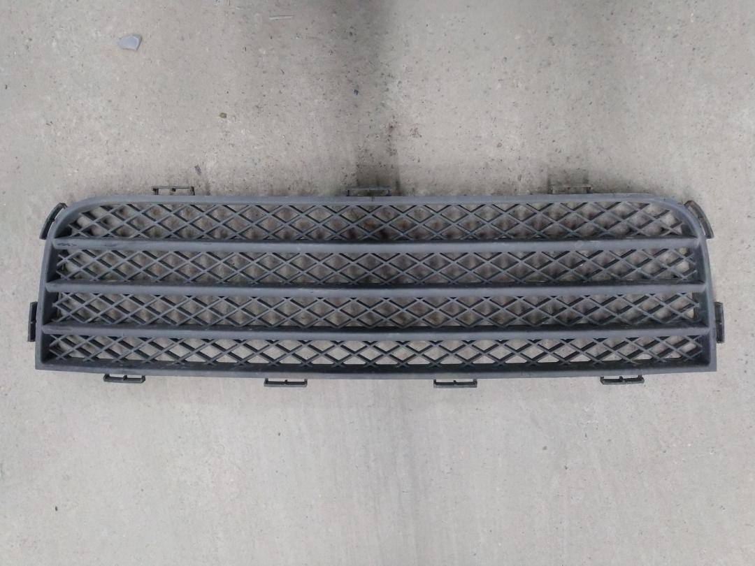 заглушка (решетка) в бампер Great Wall Wingle 3 2012, 2.0 л., дизель, МКПП, серебристый, пикап, полный привод, правый руль - фото №1