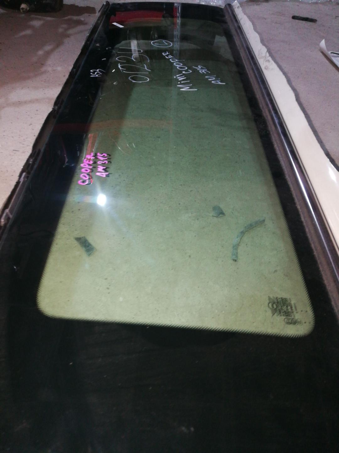 стекло кузовное боковое левое Mini Clubman 1 поколение (R55) 2011, 1.6 л., бензин, АКПП, белый, универсал, правый руль - фото №1