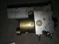 блок ABS Mazda 323 6 поколение 1998, 1.8 л., FP, бензин, МКПП, черный, хетчбэк 5 дв., правый руль, B26H437AO, 8916-3219-40 - фото №3