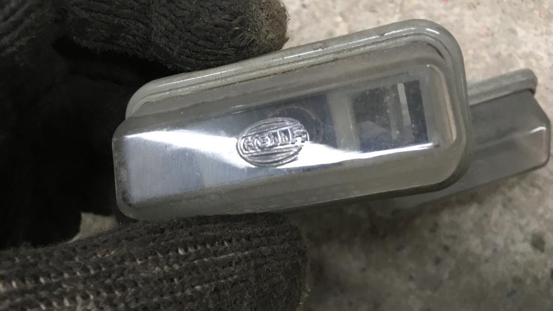 подсветка номера Toyota Avensis 2 поколение (T250) 2005, 2.0 л., 1AZ-FSE, бензин, хетчбэк 5 дв. - фото №1