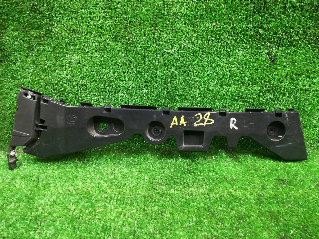 Крепление бампера переднего Mazda 3 3 поколение 2015, 2.5 л., PY-VPS, бензин, АКПП, серый, седан, передний привод, правый руль, BHN1502J1 - фото №1