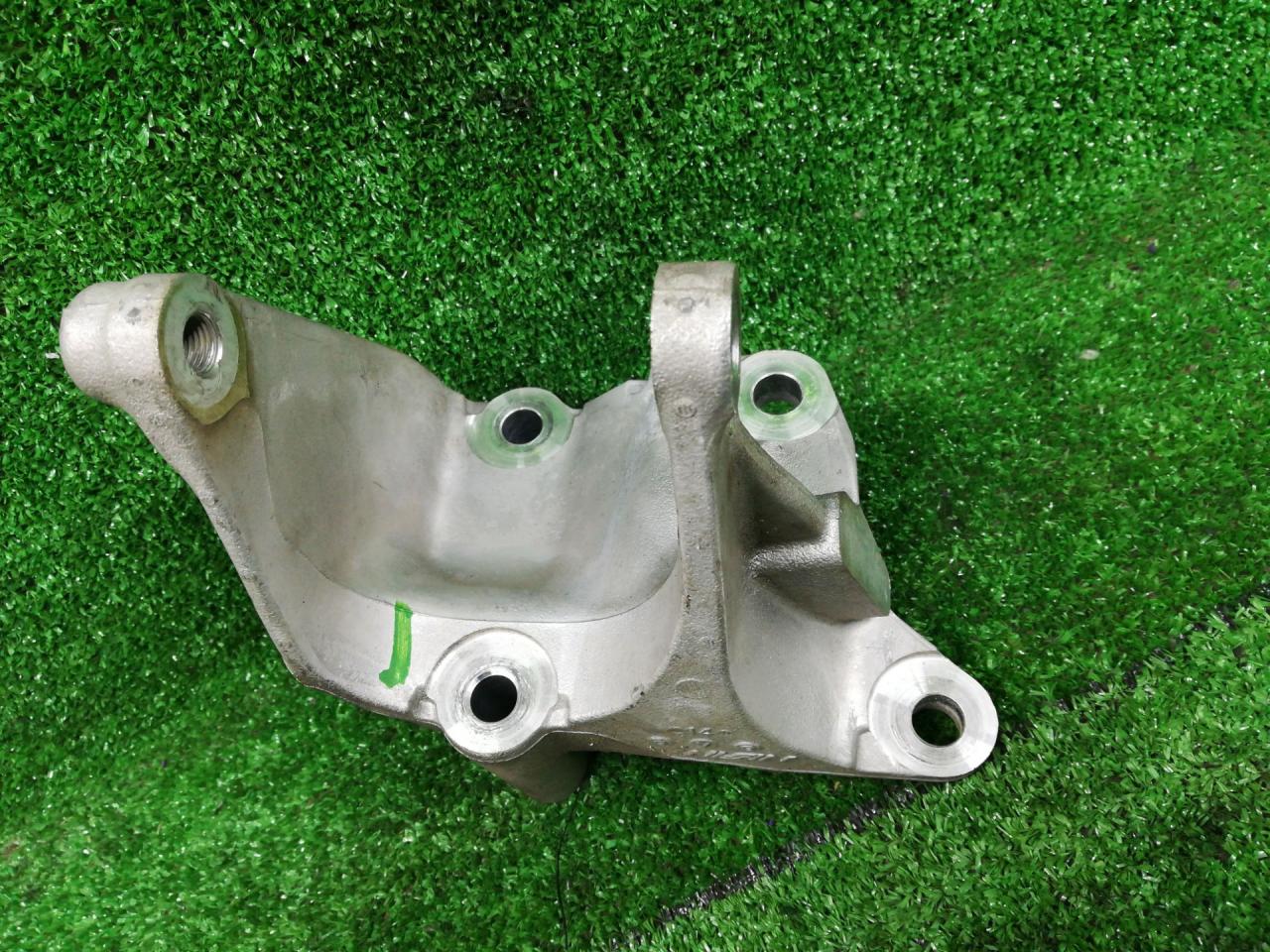 кронштейн двигателя Honda Accord 8 поколение CU2 2010, 2.4 л., K24Z3, бензин, АКПП, серый, седан, передний привод, правый руль - фото №1