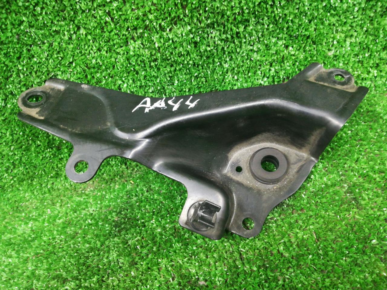 кронштейн радиатора Honda Accord 8 поколение CU2 2010, 2.4 л., K24Z3, бензин, АКПП, серый, седан, передний привод, правый руль - фото №1