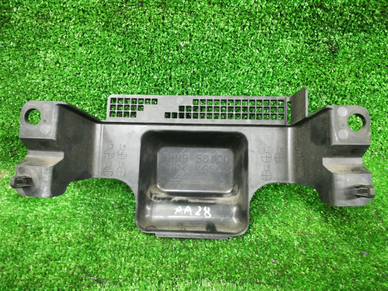 накладка декоративная Mazda 3 3 поколение 2015, 2.5 л., PY-VPS, бензин, АКПП, серый, седан, передний привод, правый руль, BHN950100 - фото №1