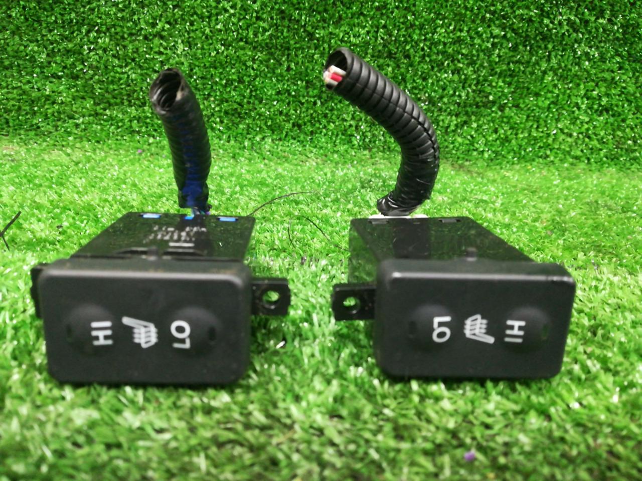 кнопка подогрева сидений Honda Accord 8 поколение CU2 2010, 2.4 л., K24Z3, бензин, АКПП, серый, седан, передний привод, правый руль, M36580 - фото №1