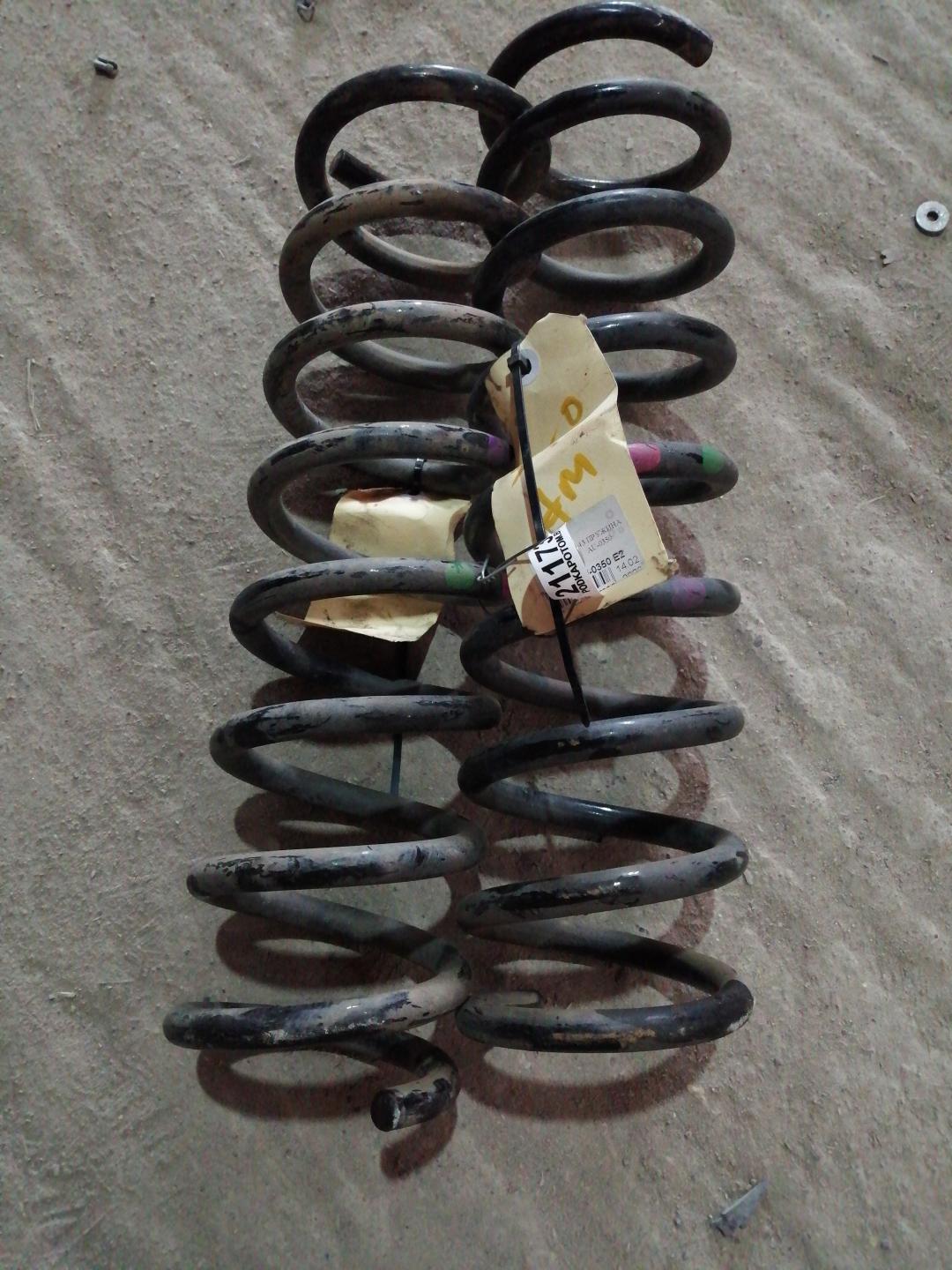 пружина задняя Ford Escape 3 поколение C520 2015, 2.0 л., T8MB, дизель, АКПП, белый, правый руль - фото №1