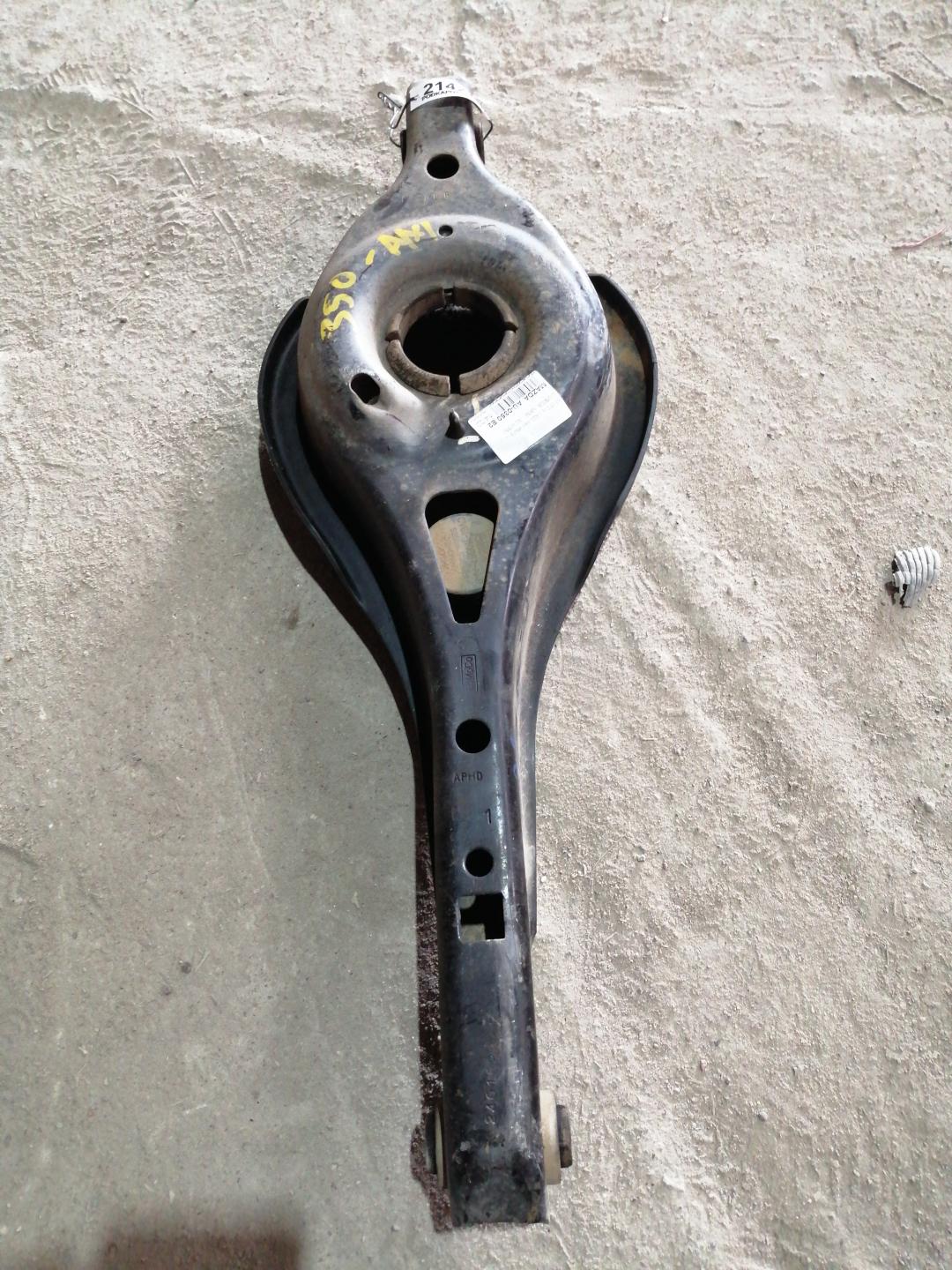 рычаг задний нижний Ford Escape 3 поколение C520 2015, 2.0 л., T8MB, дизель, АКПП, белый, правый руль - фото №1