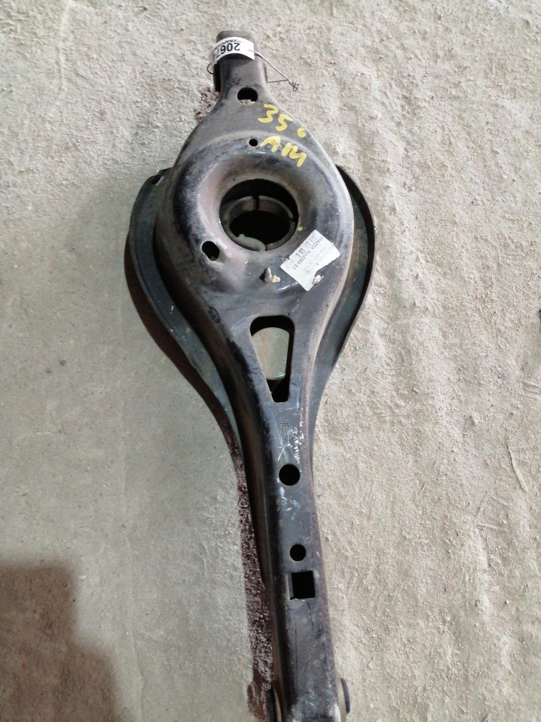 рычаг задний нижний Ford Escape 3 поколение C520 2015, 2.0 л., T8MB, дизель, АКПП, белый, правый руль - фото №1