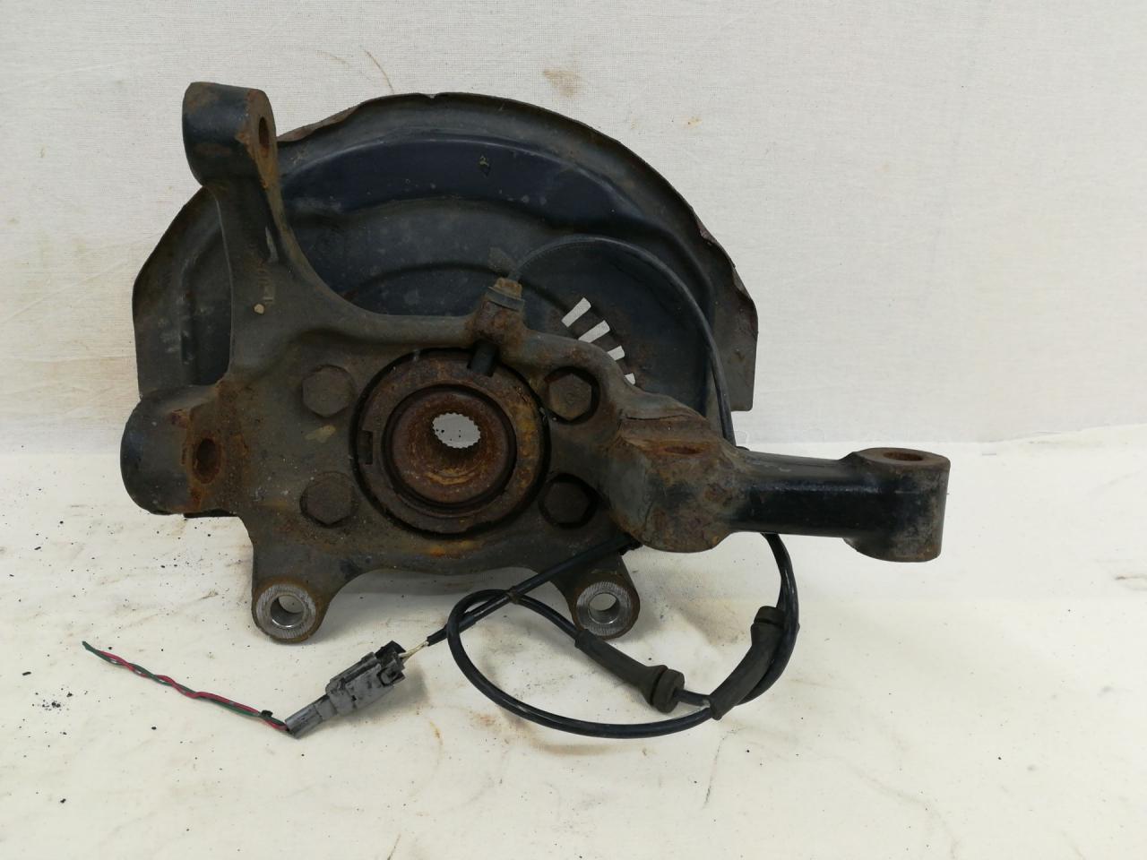 кулак поворотный правый Infiniti FX35 1 поколение 2005, 4.5 л., бензин, АКПП, внедорожник 5 дв. - фото №1