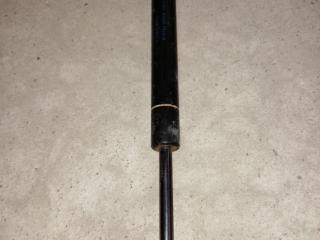 амортизатор стекла багажника Volkswagen Touareg 1 поколение [рестайлинг] 2007, 3.0 л., BKS, дизель, АКПП, серый, правый руль