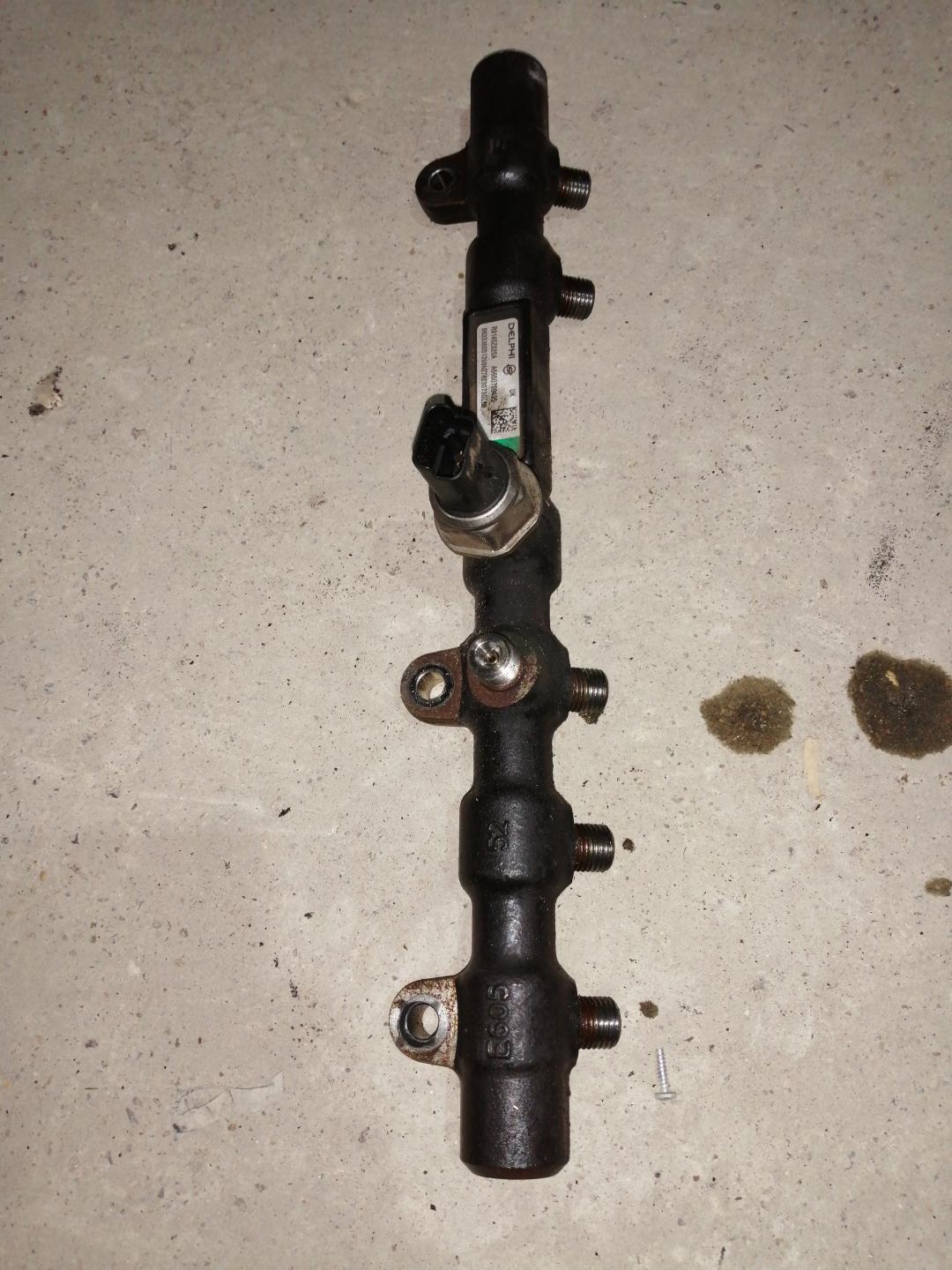 топливная рампа SsangYong Rodius 1 поколение 2007, 2.7 л., D27DT, дизель, АКПП, серебристый, правый руль, R9145Z020A, A6650700495 - фото №1