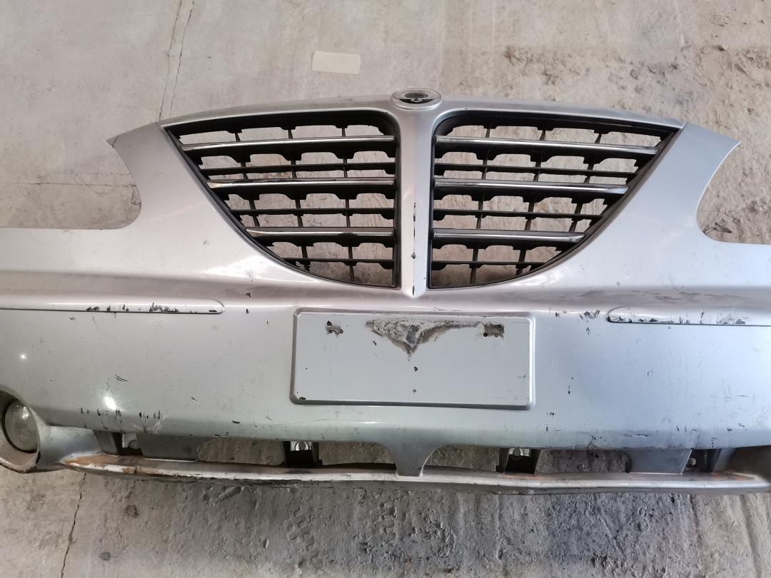 бампер передний SsangYong Rodius 1 поколение 2007, 2.7 л., D27DT, дизель, АКПП, серебристый, правый руль - фото №1