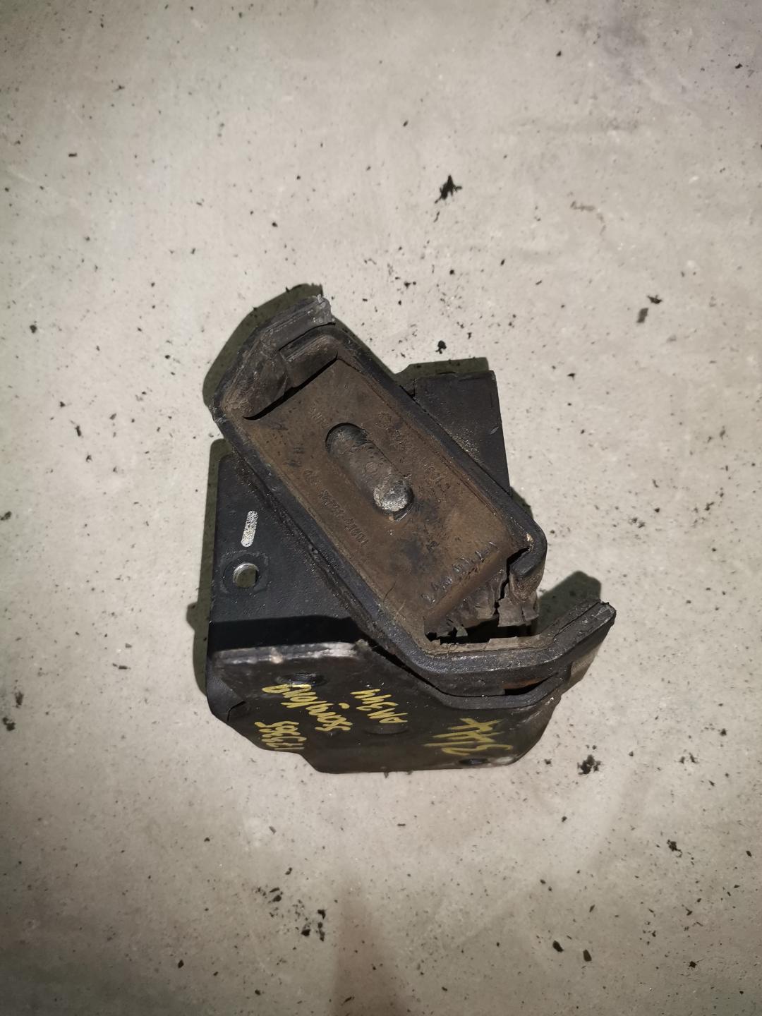 подушка крепления двигателя SsangYong Rodius 1 поколение 2007, 2.7 л., D27DT, дизель, АКПП, серебристый, правый руль - фото №1