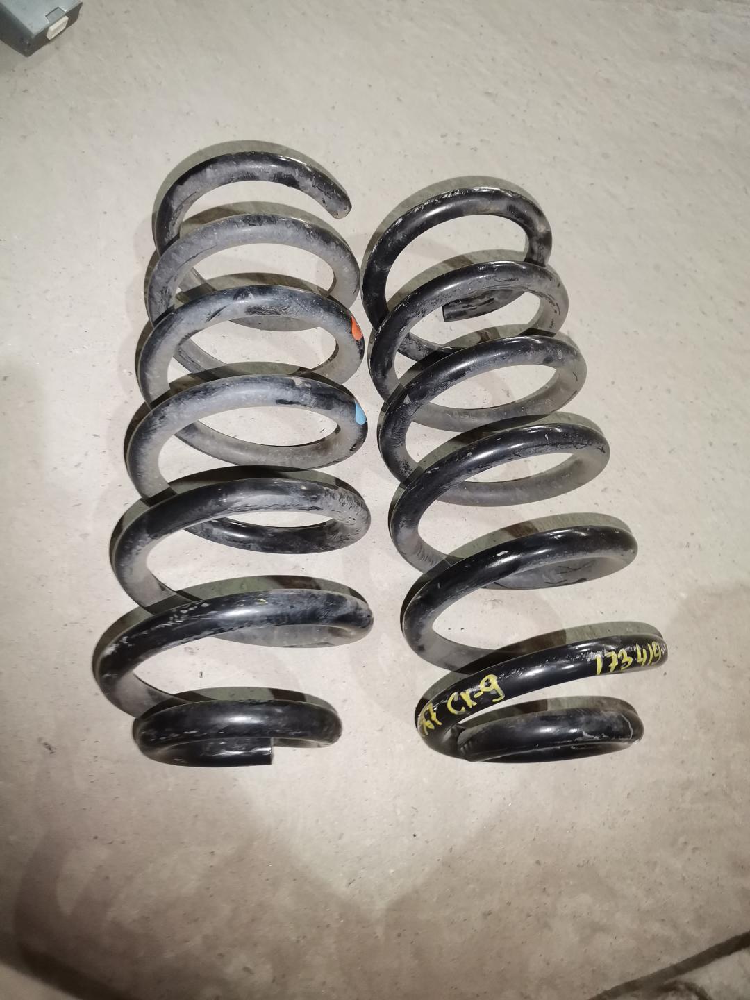 пружина задняя Mazda CX-9 2 поколение 2017, 2.5 л., бензин, АКПП, красный, полный привод, правый руль - фото №1