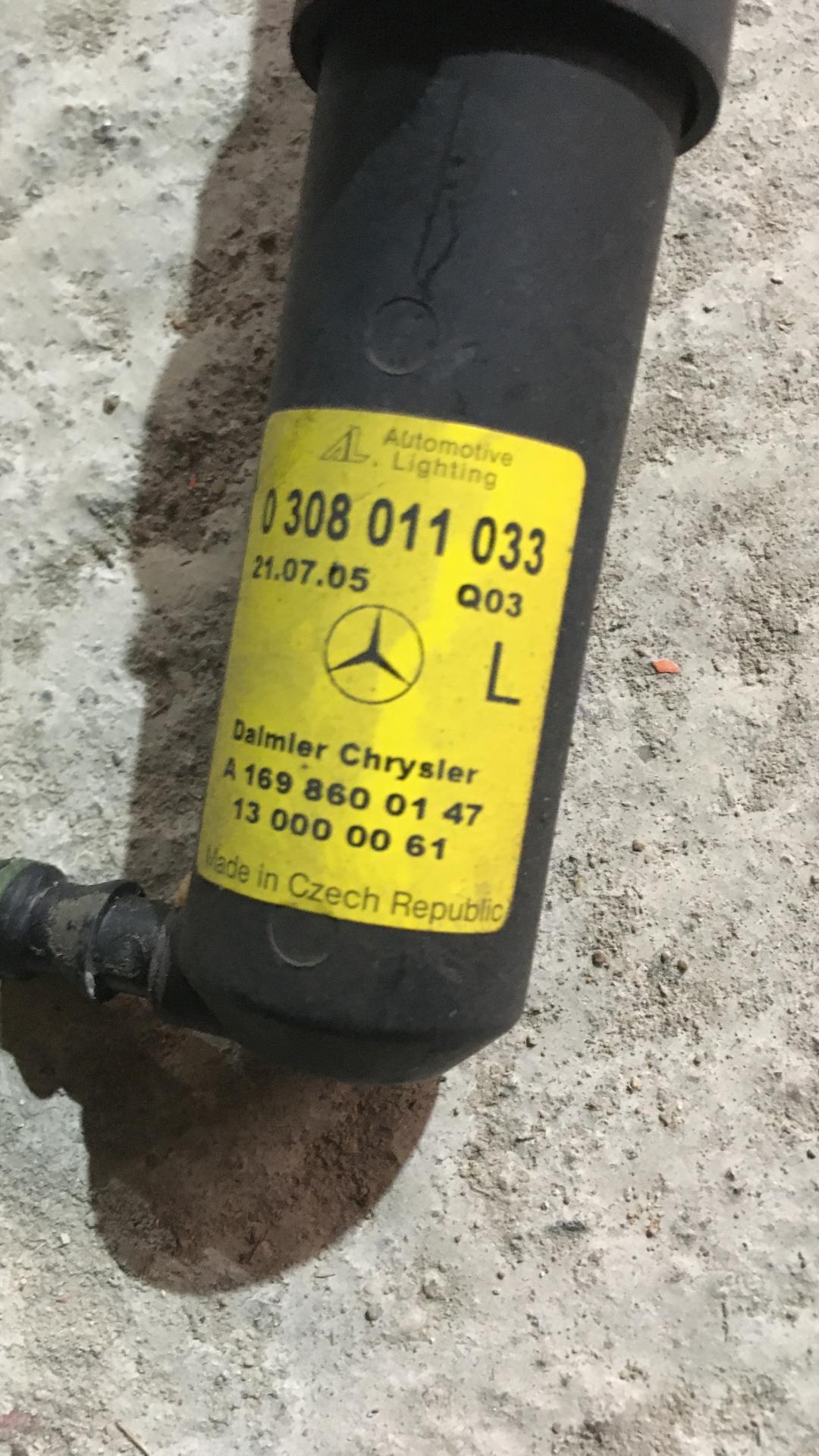 форсунка омывателя фары Mercedes-Benz A-Класс W169 2005, 2.0 л., M 266.980, бензин, вариатор, черный, передний привод, 0308011033 - фото №1