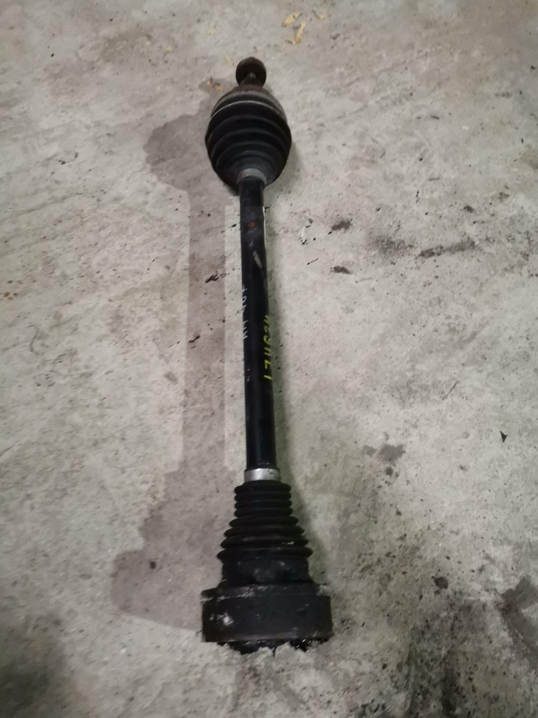 полуось задняя (приводной вал, ШРУС) Volkswagen Passat B6 2007, 3.2 л., AXZ, бензин, АКПП, черный, седан, полный привод, правый руль - фото №1