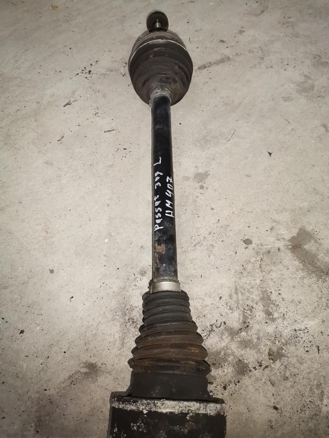 полуось задняя (приводной вал, ШРУС) Volkswagen Passat B6 2007, 3.2 л., AXZ, бензин, АКПП, черный, седан, полный привод, правый руль - фото №1