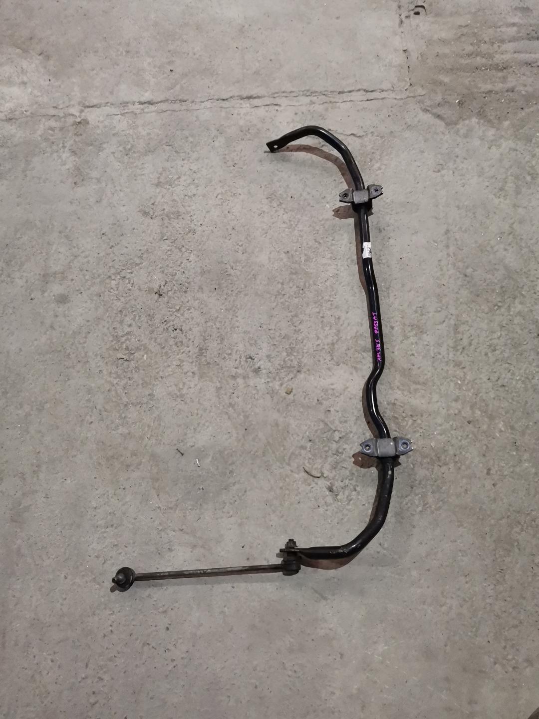 стабилизатор подвески передний Volkswagen Passat B6 2007, 2.0 л., FSI, BVY, бензин, серебристый, передний привод, правый руль - фото №1