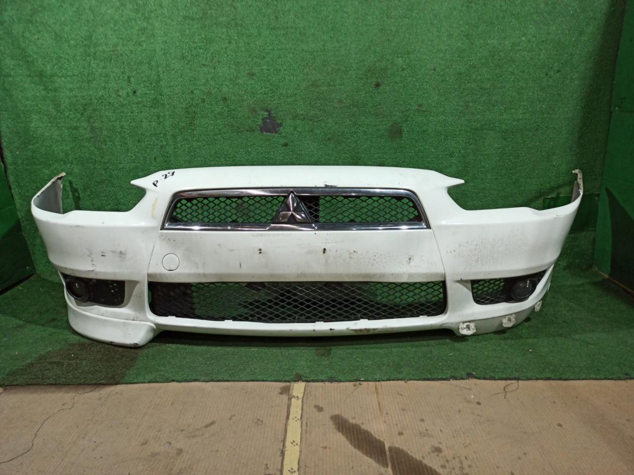 бампер передний Mitsubishi Lancer 10 поколение 2010, 2.4 л., 4B12, бензин, АКПП, белый, хетчбэк 5 дв., передний привод - фото №1