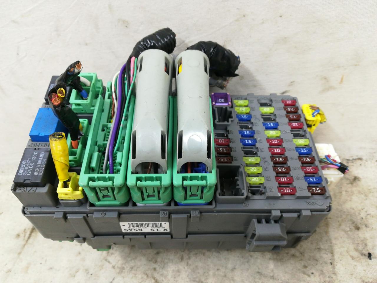 блок предохранителей Honda CR-V 3 поколение 2009, 2.4 л., бензин, АКПП, серый, внедорожник 5 дв., полный привод, правый руль, 52595LX, SWAQ121 - фото №1