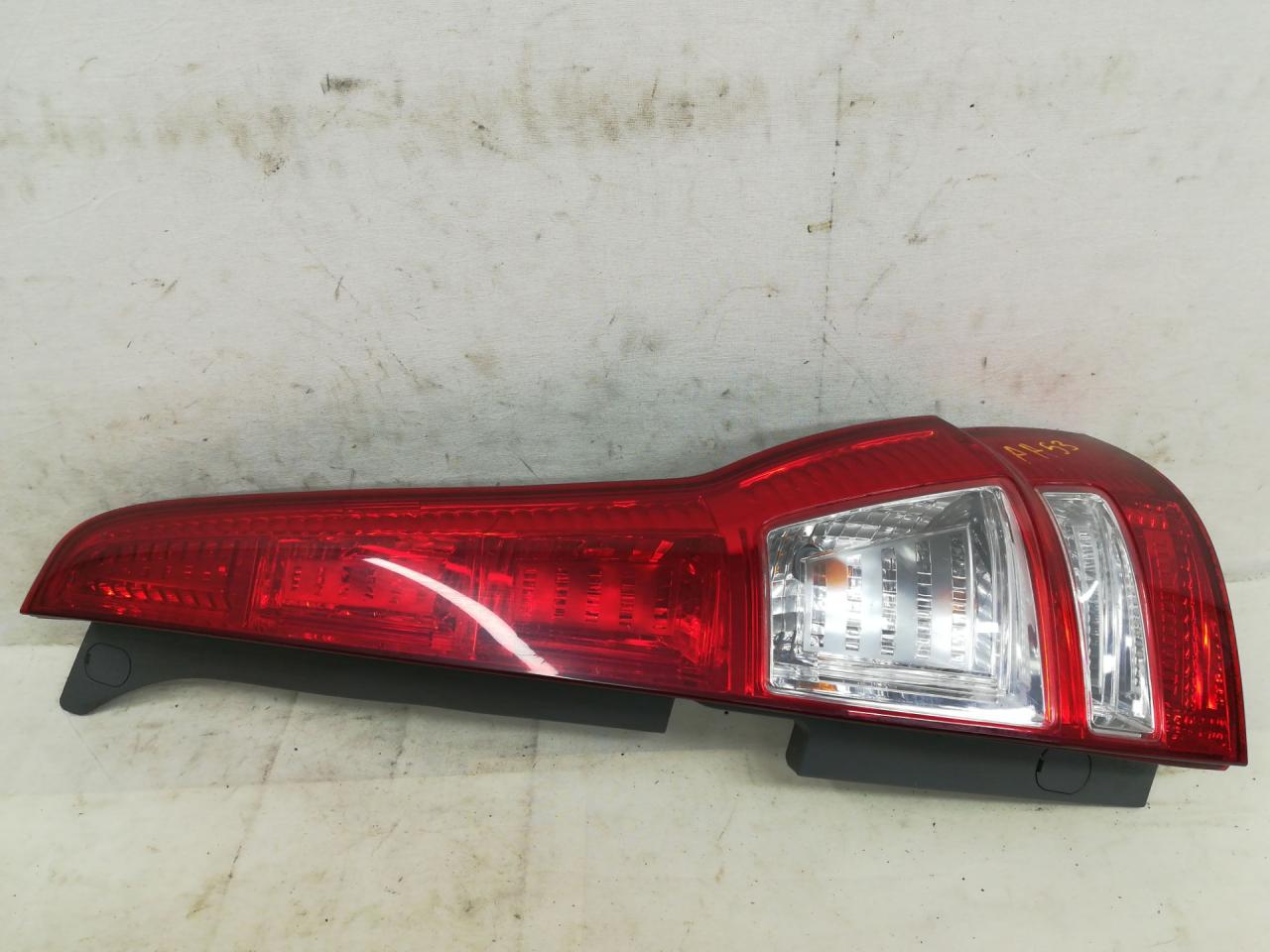 фонарь задний правый Honda CR-V 3 поколение 2009, 2.4 л., бензин, АКПП, серый, внедорожник 5 дв., полный привод, правый руль - фото №1
