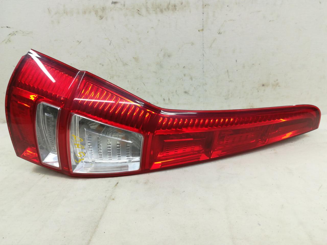 фонарь задний левый Honda CR-V 3 поколение 2009, 2.4 л., бензин, АКПП, серый, внедорожник 5 дв., полный привод, правый руль - фото №1